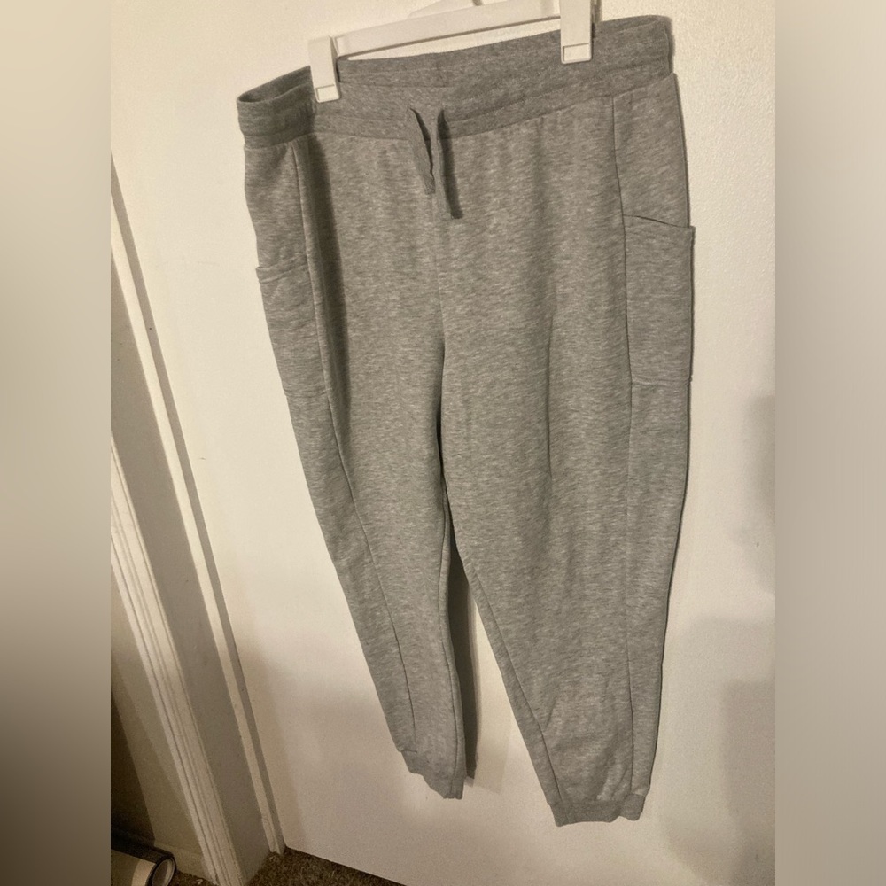 Olive & Oak grey sweatpants in size XXL. EUC. Perfect for fall & winter